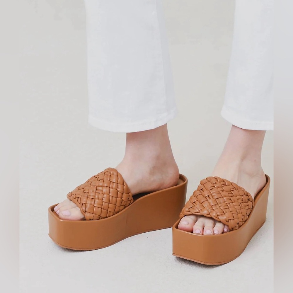 VINCE Mari Wedge Sandals in Tan New IN  BOX - Picture 2 of 8